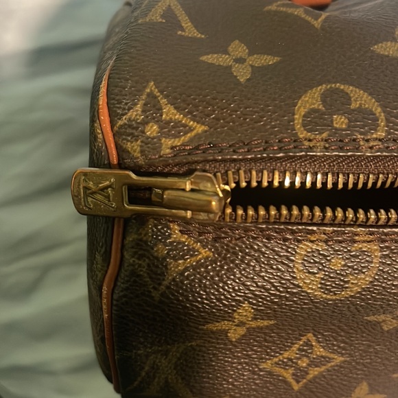 Brown Louis Vuitton Monogram Papillon 26 Bag - Picture 4 of 5